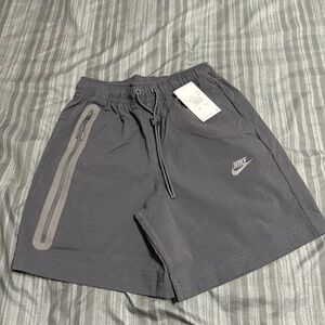 Nike Tech Woven Shorts XSmall Mens Black Zip Pocket Above Knee Length HQD470-010
